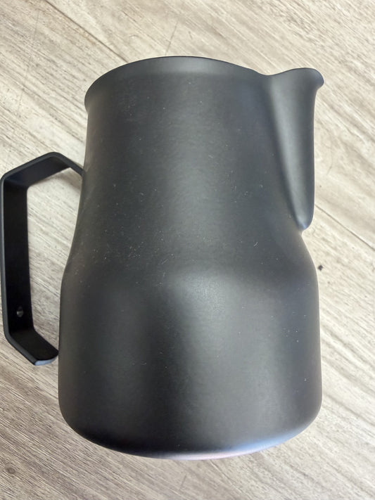 MOTTA BLACK  MILK JUG 500 ML